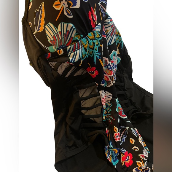 ⭐️ 5/$25 a.n.a. black and floral one-piece swimsuit mesh cutouts size 6 - Picture 4 of 7